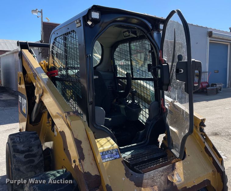 image for item OG9794 2015 Caterpillar  262D skid steer loader