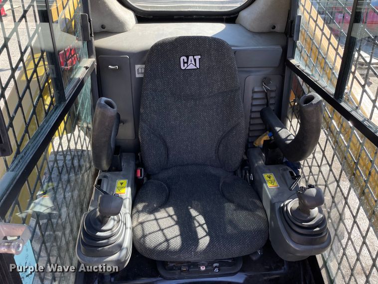 image for item OG9794 2015 Caterpillar  262D skid steer loader