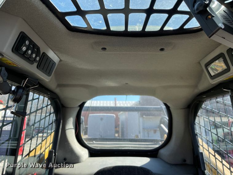 image for item OG9794 2015 Caterpillar  262D skid steer loader