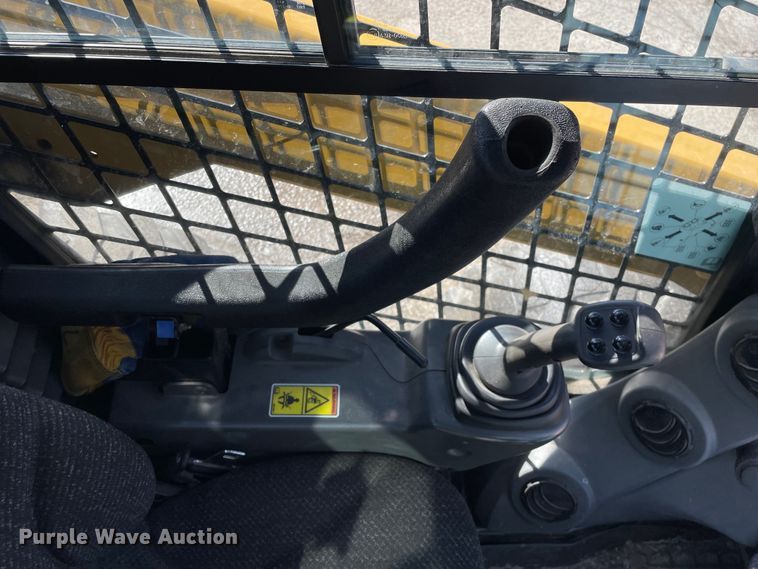 image for item OG9794 2015 Caterpillar  262D skid steer loader