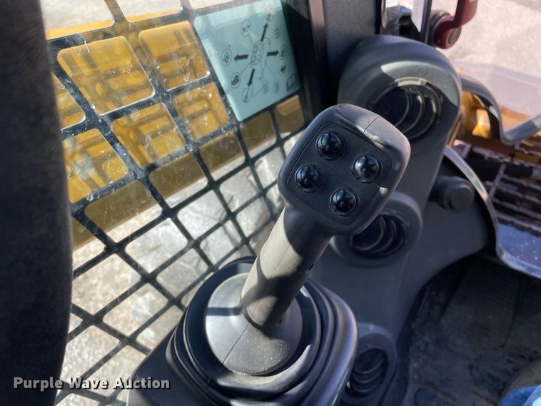 image for item OG9794 2015 Caterpillar  262D skid steer loader