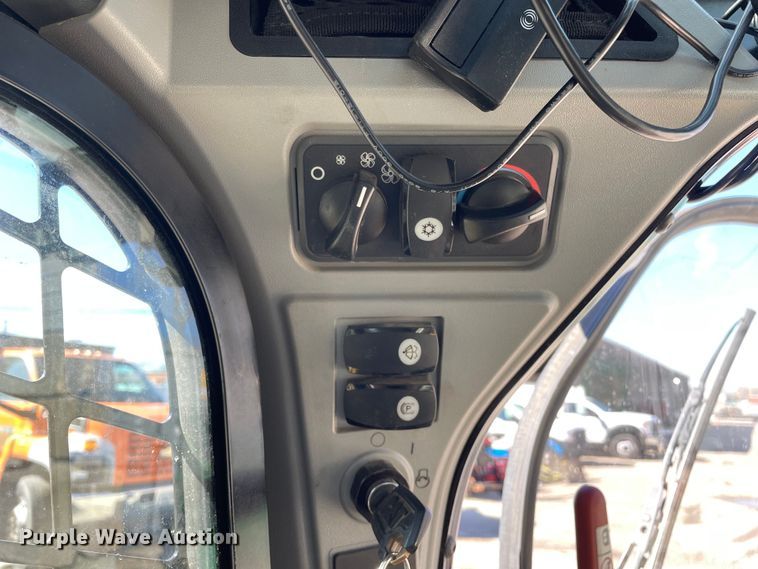 image for item OG9794 2015 Caterpillar  262D skid steer loader