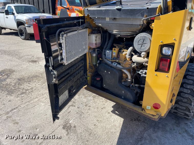 image for item OG9794 2015 Caterpillar  262D skid steer loader