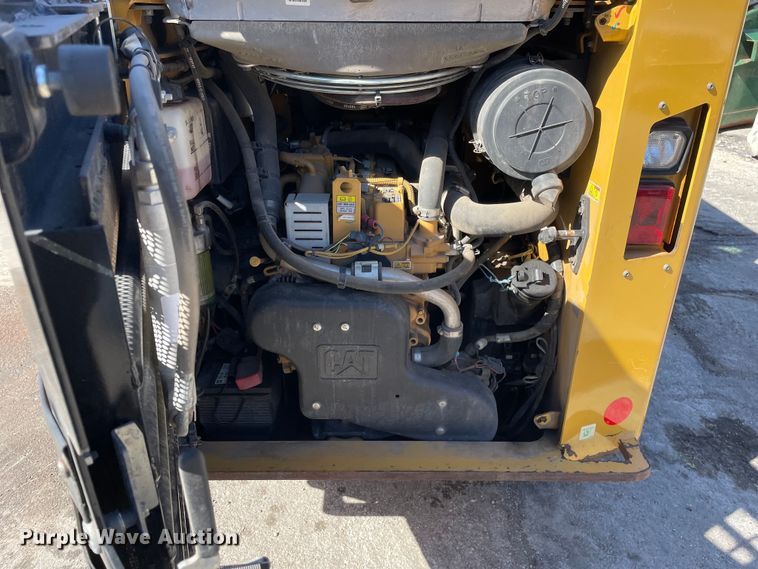 image for item OG9794 2015 Caterpillar  262D skid steer loader