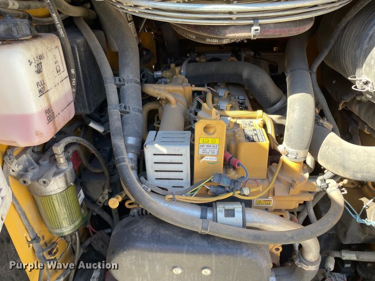 image for item OG9794 2015 Caterpillar  262D skid steer loader