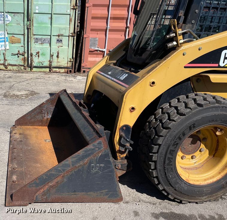 image for item OG9795 2005 Caterpillar  216B skid steer loader