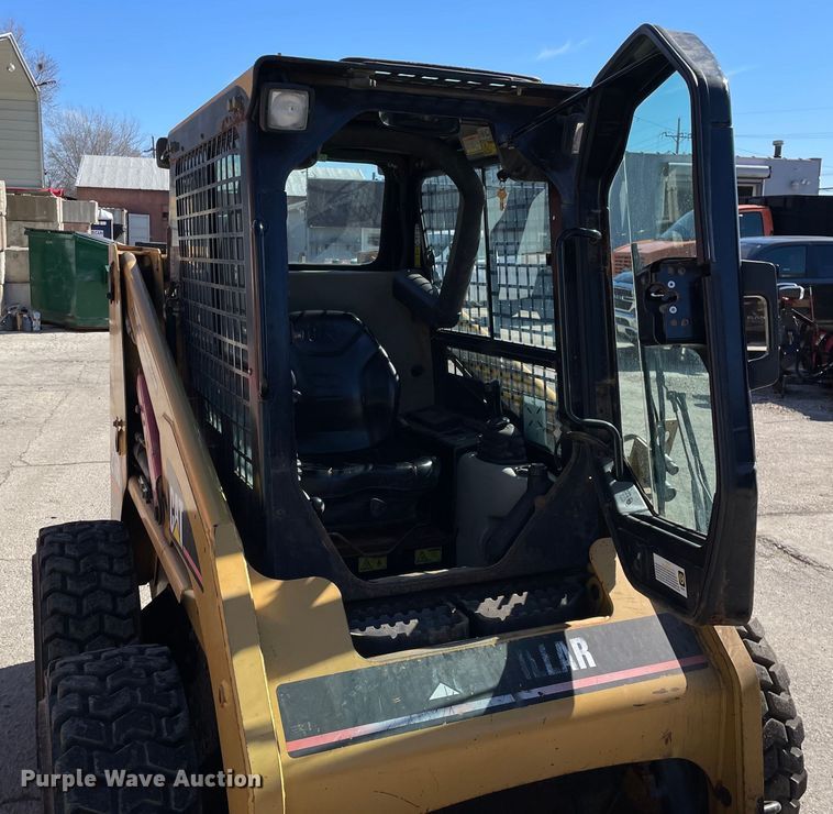 image for item OG9795 2005 Caterpillar  216B skid steer loader