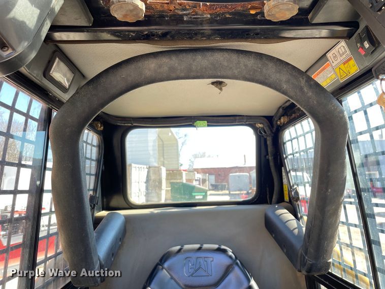 image for item OG9795 2005 Caterpillar  216B skid steer loader