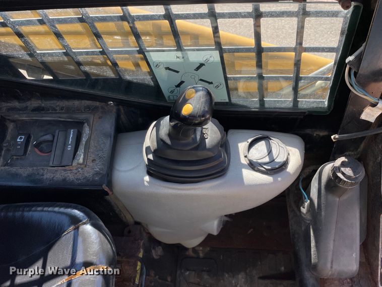 image for item OG9795 2005 Caterpillar  216B skid steer loader