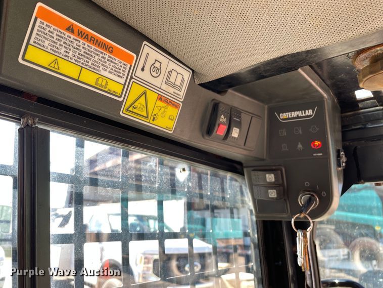 image for item OG9795 2005 Caterpillar  216B skid steer loader