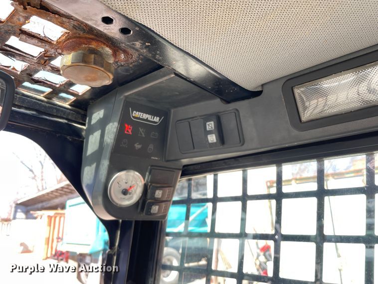 image for item OG9795 2005 Caterpillar  216B skid steer loader