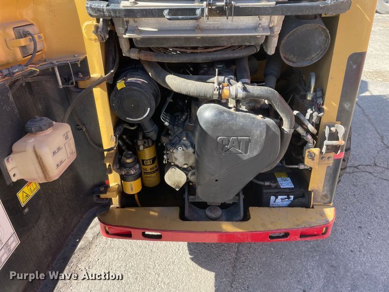 image for item OG9795 2005 Caterpillar  216B skid steer loader