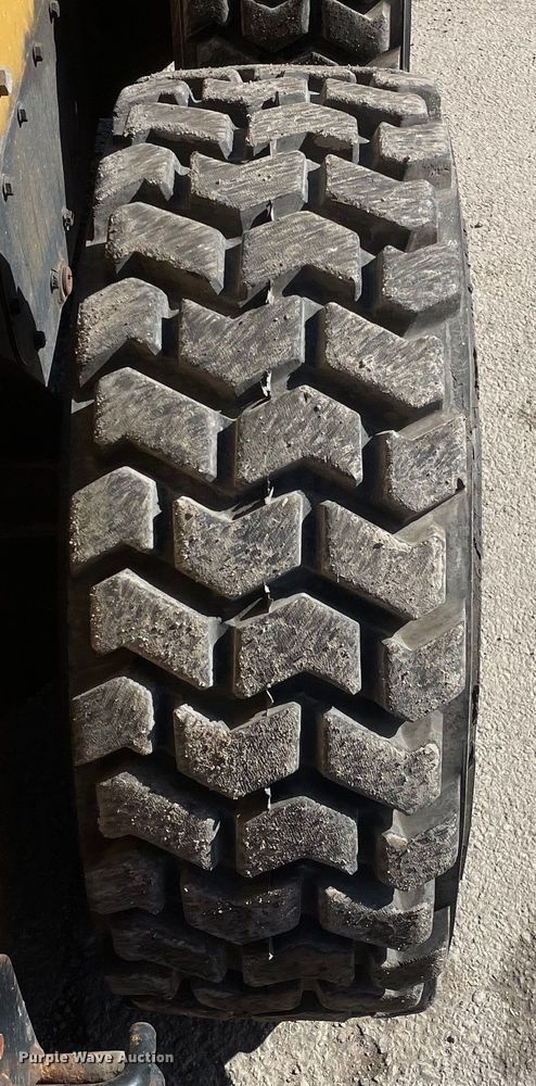 image for item OG9795 2005 Caterpillar  216B skid steer loader