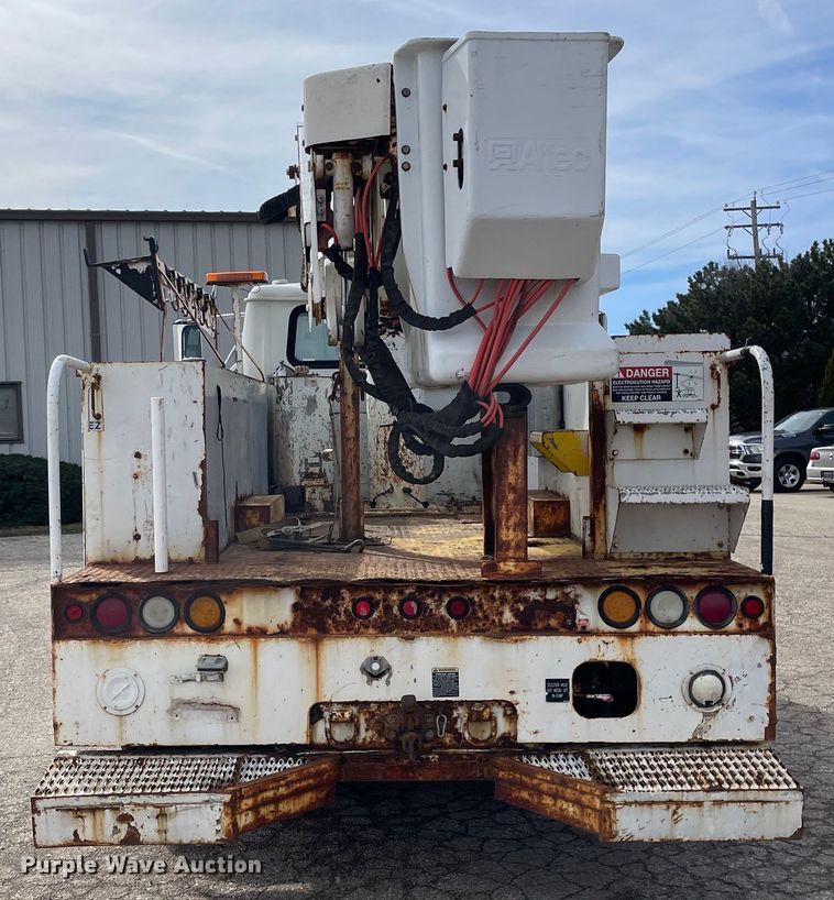 image for item OG9813 2000 International 4700 bucket truck