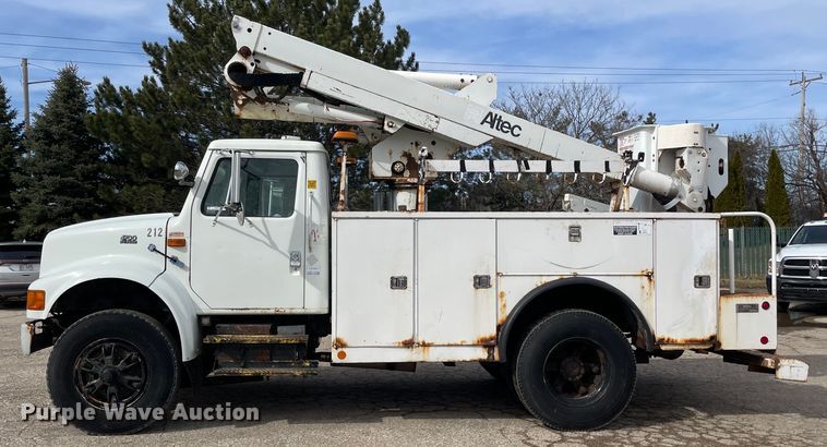 image for item OG9813 2000 International 4700 bucket truck