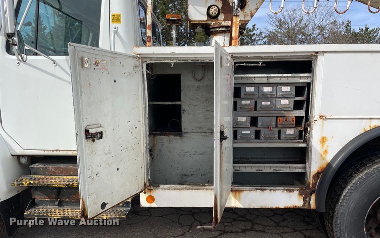 image for item OG9813 2000 International 4700 bucket truck