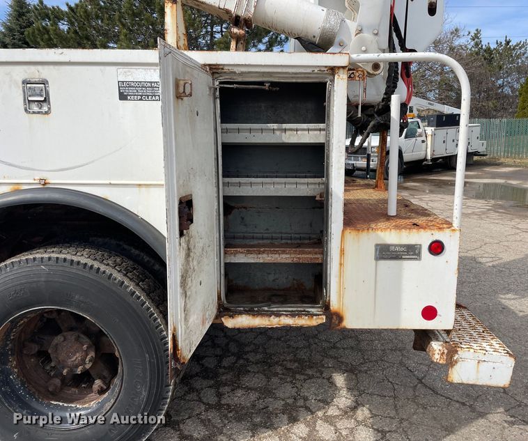 image for item OG9813 2000 International 4700 bucket truck