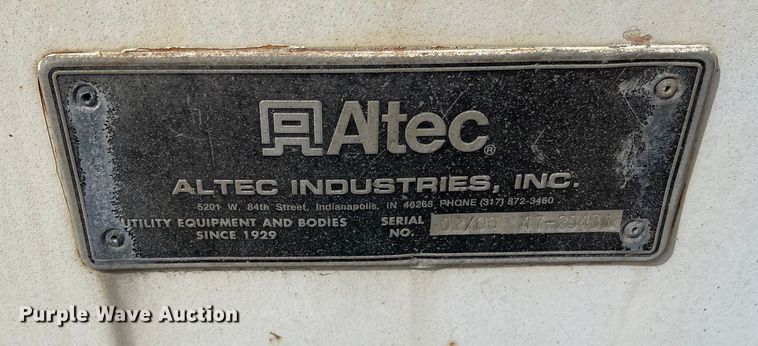 image for item OG9813 2000 International 4700 bucket truck