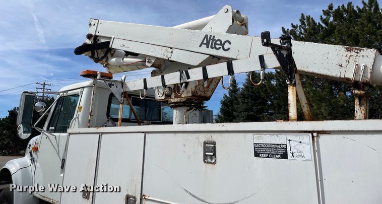 image for item OG9813 2000 International 4700 bucket truck