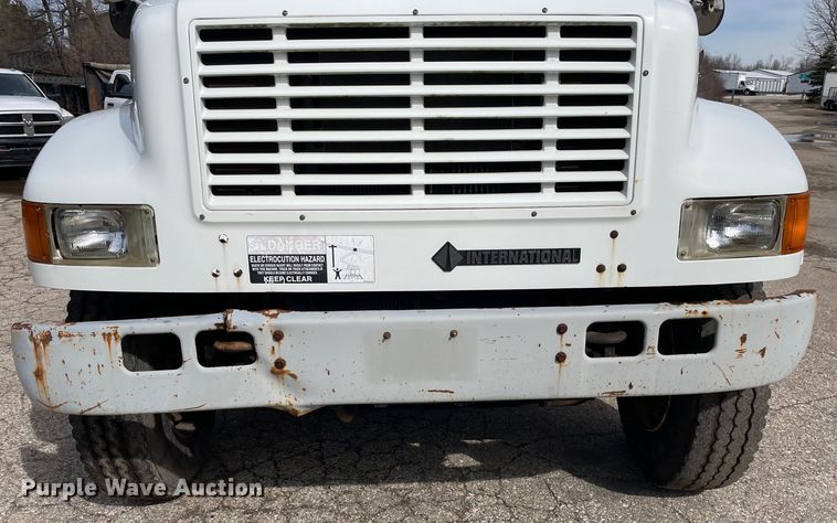 image for item OG9813 2000 International 4700 bucket truck