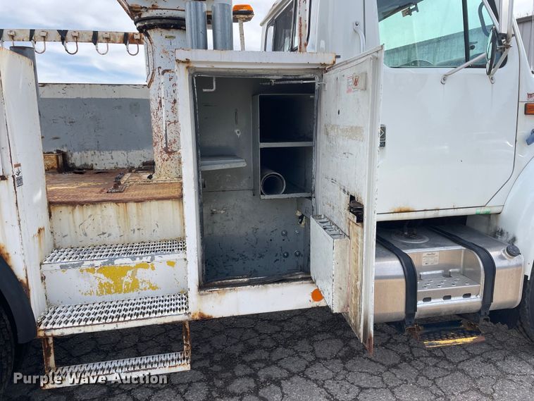 image for item OG9813 2000 International 4700 bucket truck