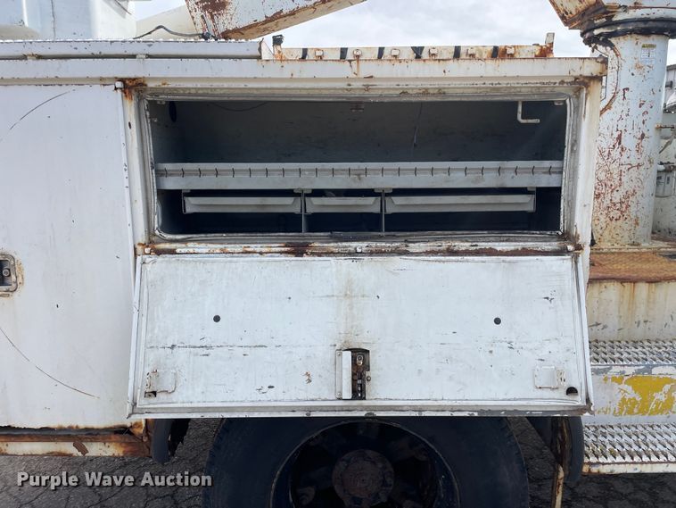 image for item OG9813 2000 International 4700 bucket truck