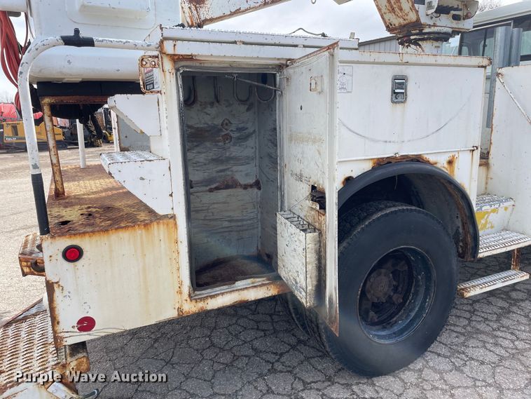 image for item OG9813 2000 International 4700 bucket truck