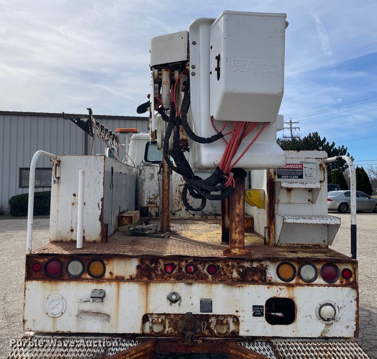 image for item OG9813 2000 International 4700 bucket truck