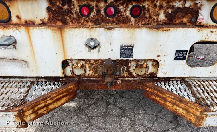 image for item OG9813 2000 International 4700 bucket truck