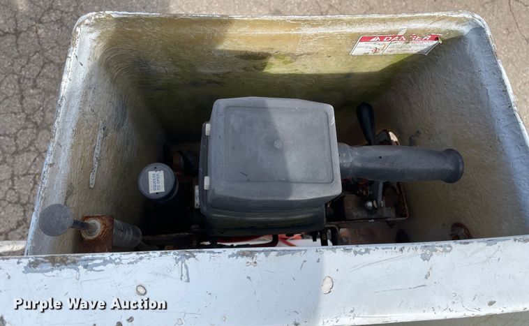 image for item OG9813 2000 International 4700 bucket truck