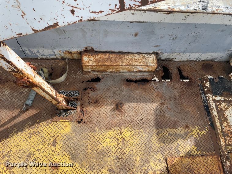 image for item OG9813 2000 International 4700 bucket truck