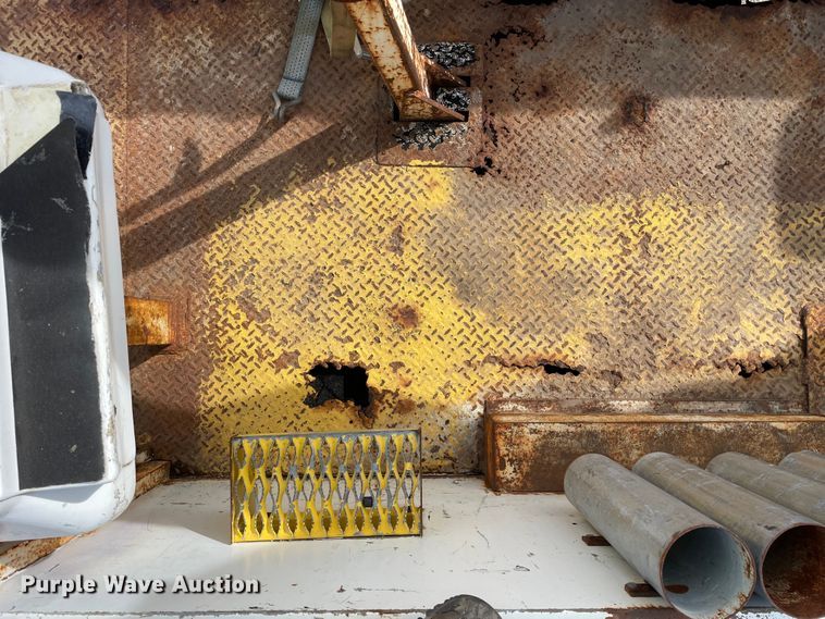 image for item OG9813 2000 International 4700 bucket truck