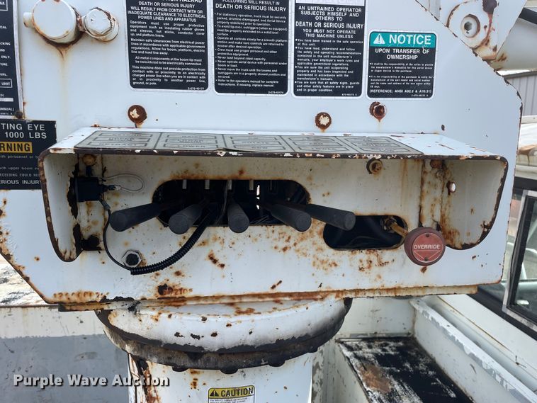 image for item OG9813 2000 International 4700 bucket truck