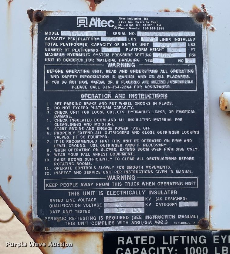 image for item OG9813 2000 International 4700 bucket truck