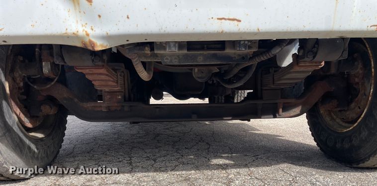 image for item OG9813 2000 International 4700 bucket truck