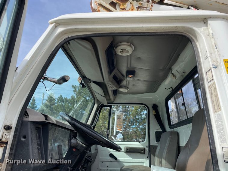 image for item OG9813 2000 International 4700 bucket truck