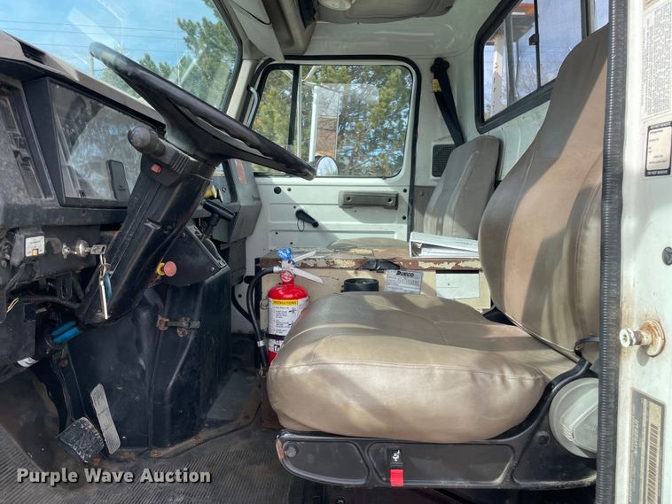 image for item OG9813 2000 International 4700 bucket truck