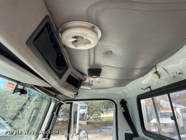 image for item OG9813 2000 International 4700 bucket truck