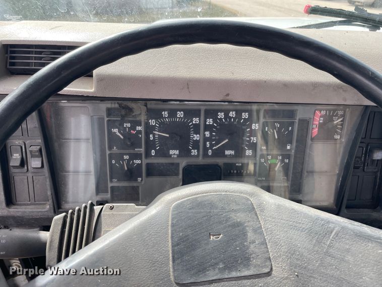 image for item OG9813 2000 International 4700 bucket truck