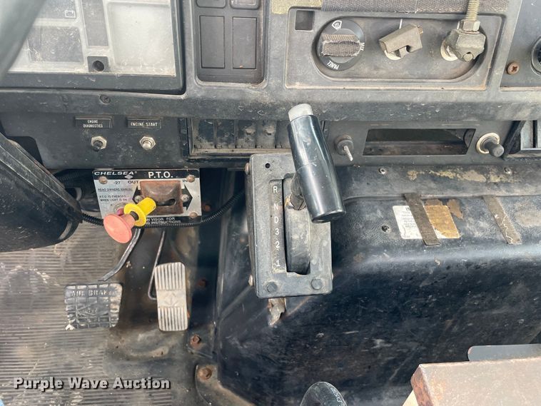 image for item OG9813 2000 International 4700 bucket truck