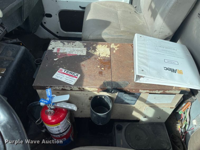 image for item OG9813 2000 International 4700 bucket truck