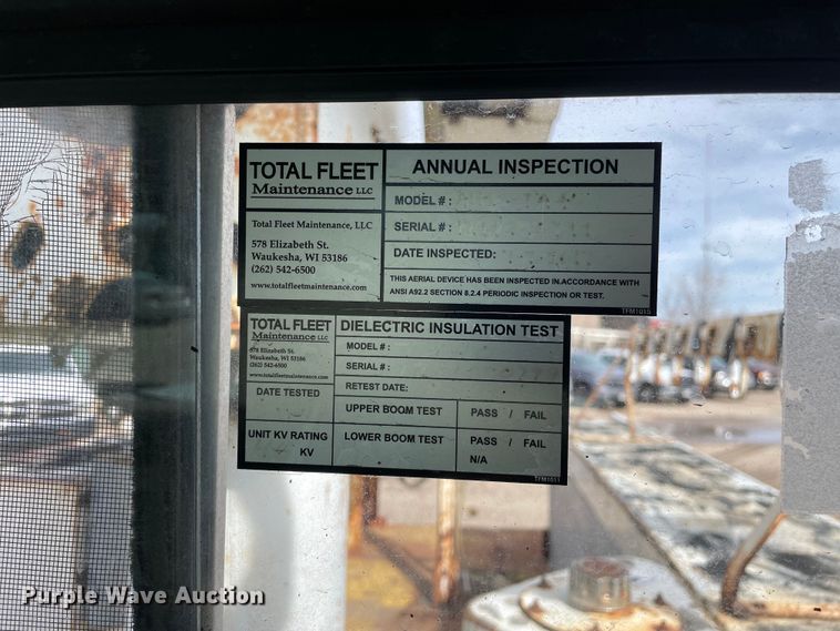 image for item OG9813 2000 International 4700 bucket truck