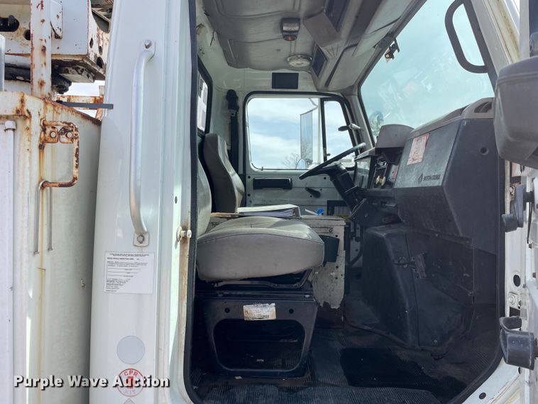 image for item OG9813 2000 International 4700 bucket truck