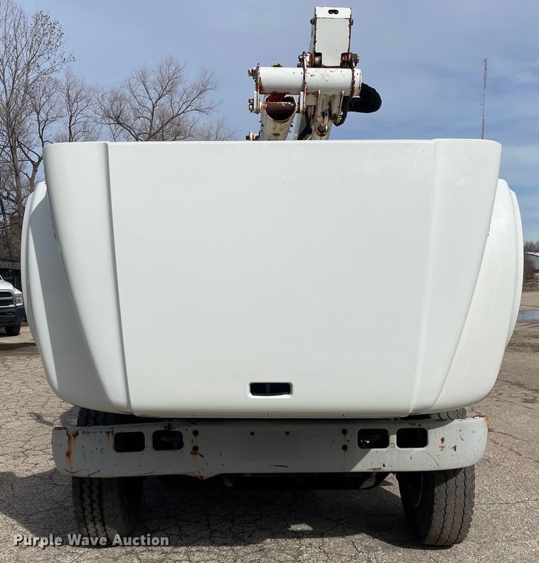 image for item OG9813 2000 International 4700 bucket truck