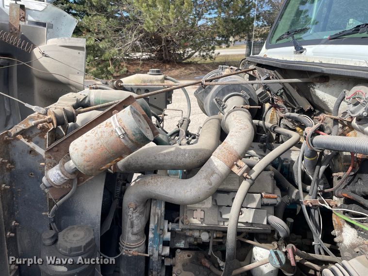 image for item OG9813 2000 International 4700 bucket truck