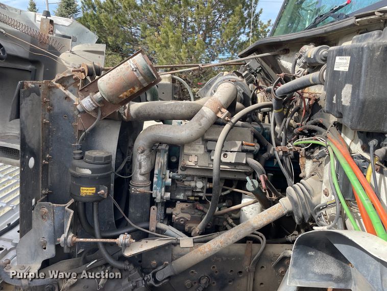 image for item OG9813 2000 International 4700 bucket truck