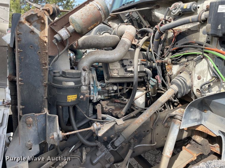 image for item OG9813 2000 International 4700 bucket truck