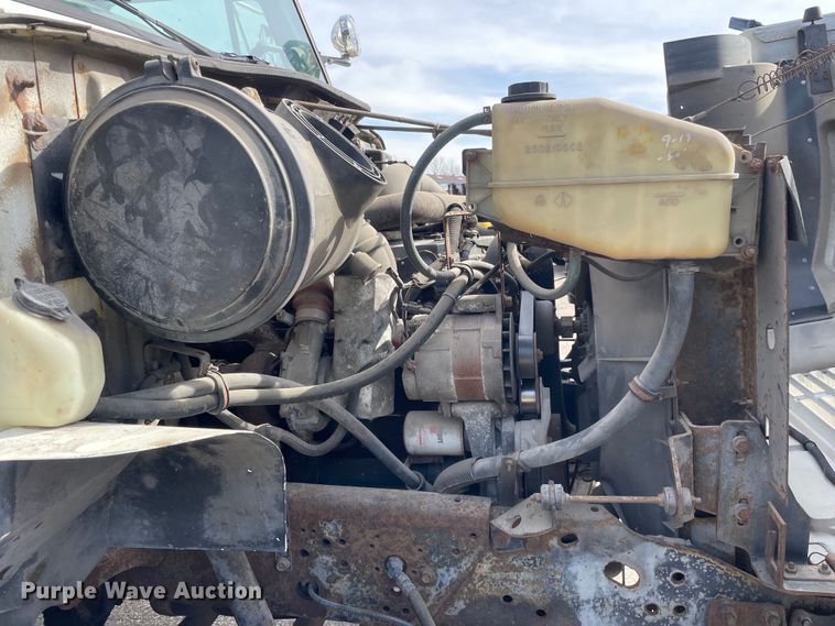 image for item OG9813 2000 International 4700 bucket truck