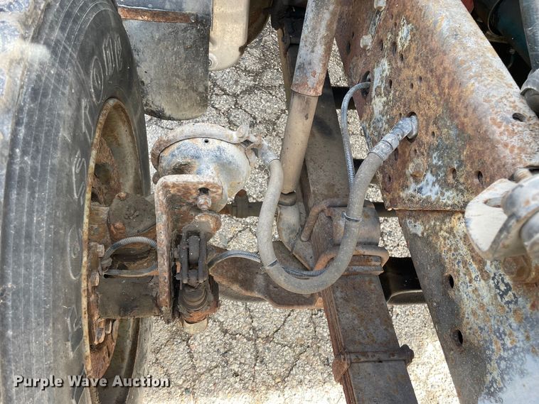 image for item OG9813 2000 International 4700 bucket truck