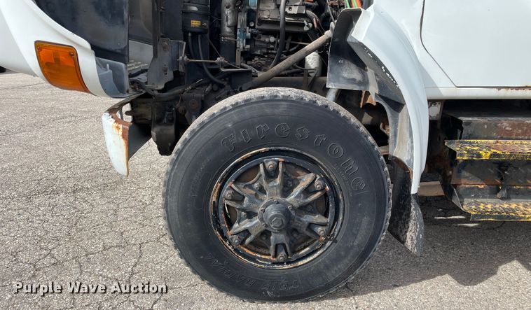 image for item OG9813 2000 International 4700 bucket truck